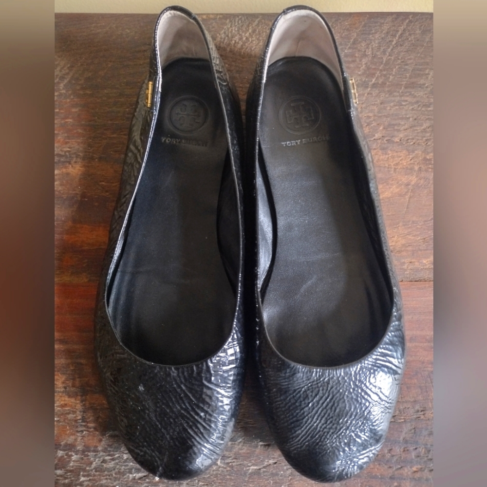 Tory Burch Black Patent Crinkle Leather Travel Flats Size 8